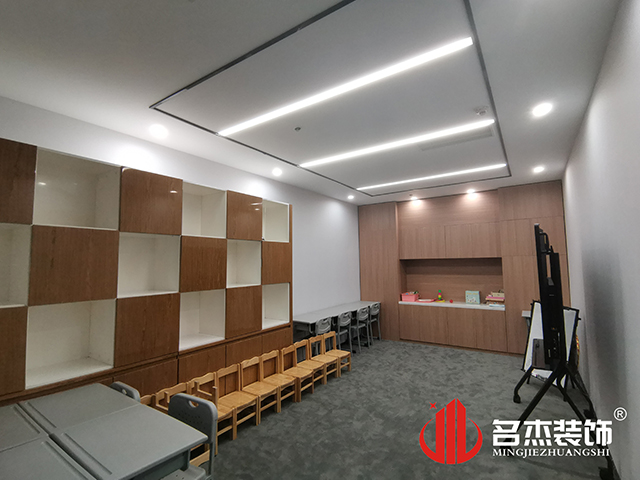 20211013170815_117 办公区域装建设计