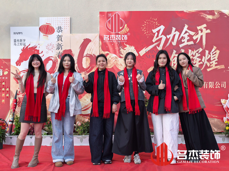 美女们合影